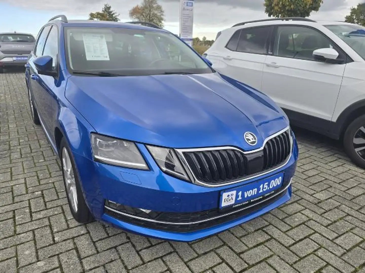 Skoda Octavia Combi 1.5 TSI ACT Style Navi Einparkhilfe LED Klim Blau - 2