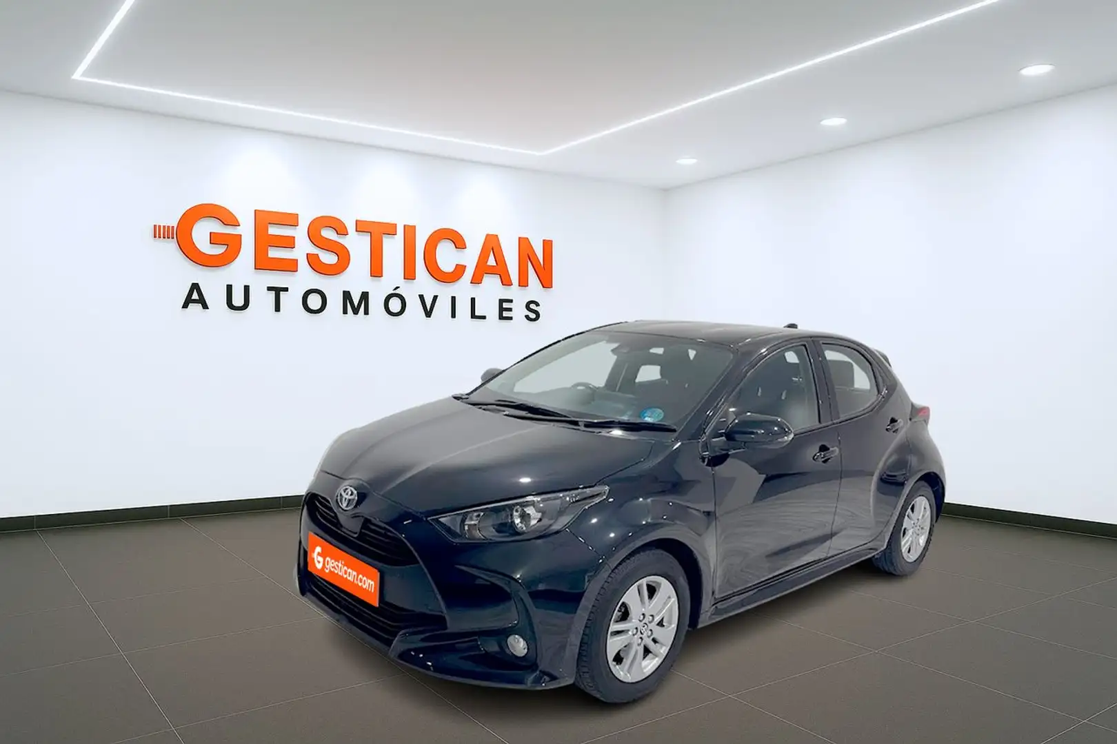 Toyota Yaris 1.5 100H Active Negro - 1