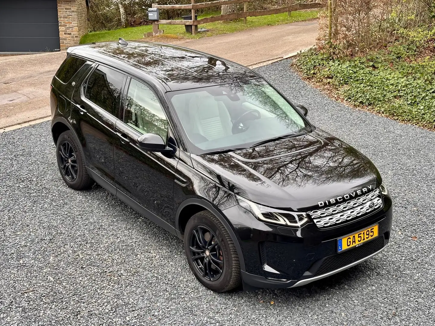 Land Rover Discovery Sport 2.0 TD4 MHEV 4WD R-Dynamic SE Noir - 1