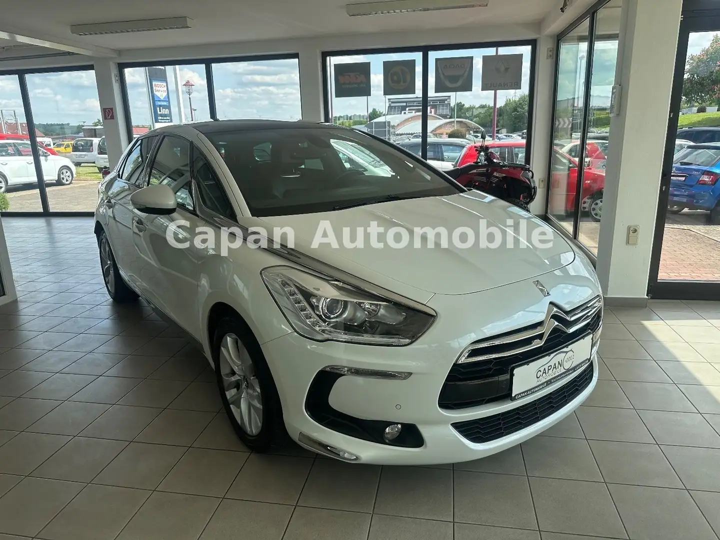 Citroen DS5 THP 155 SoChic Autom. Scheckheft/Panorama/E6 Bílá - 1