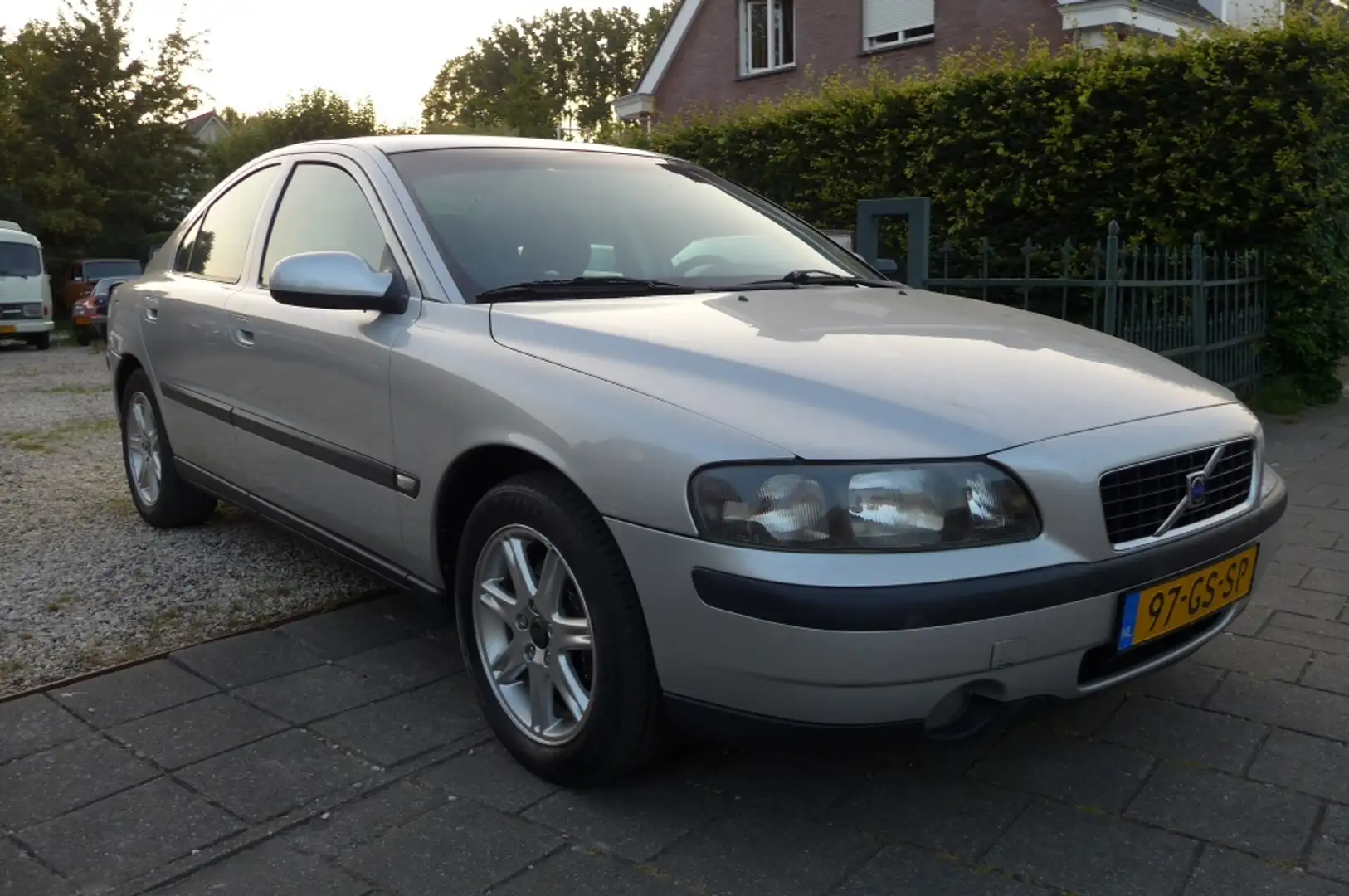 Volvo S60 2.4 Edition Nwe APK Werkende airco1 Gris - 1