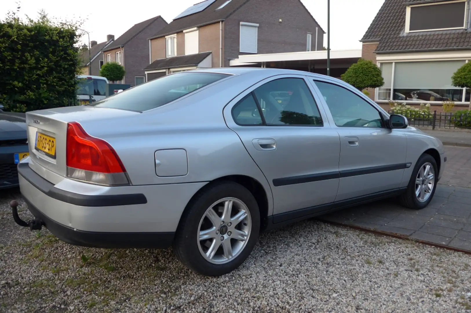 Volvo S60 2.4 Edition Nwe APK Werkende airco1 Gris - 2