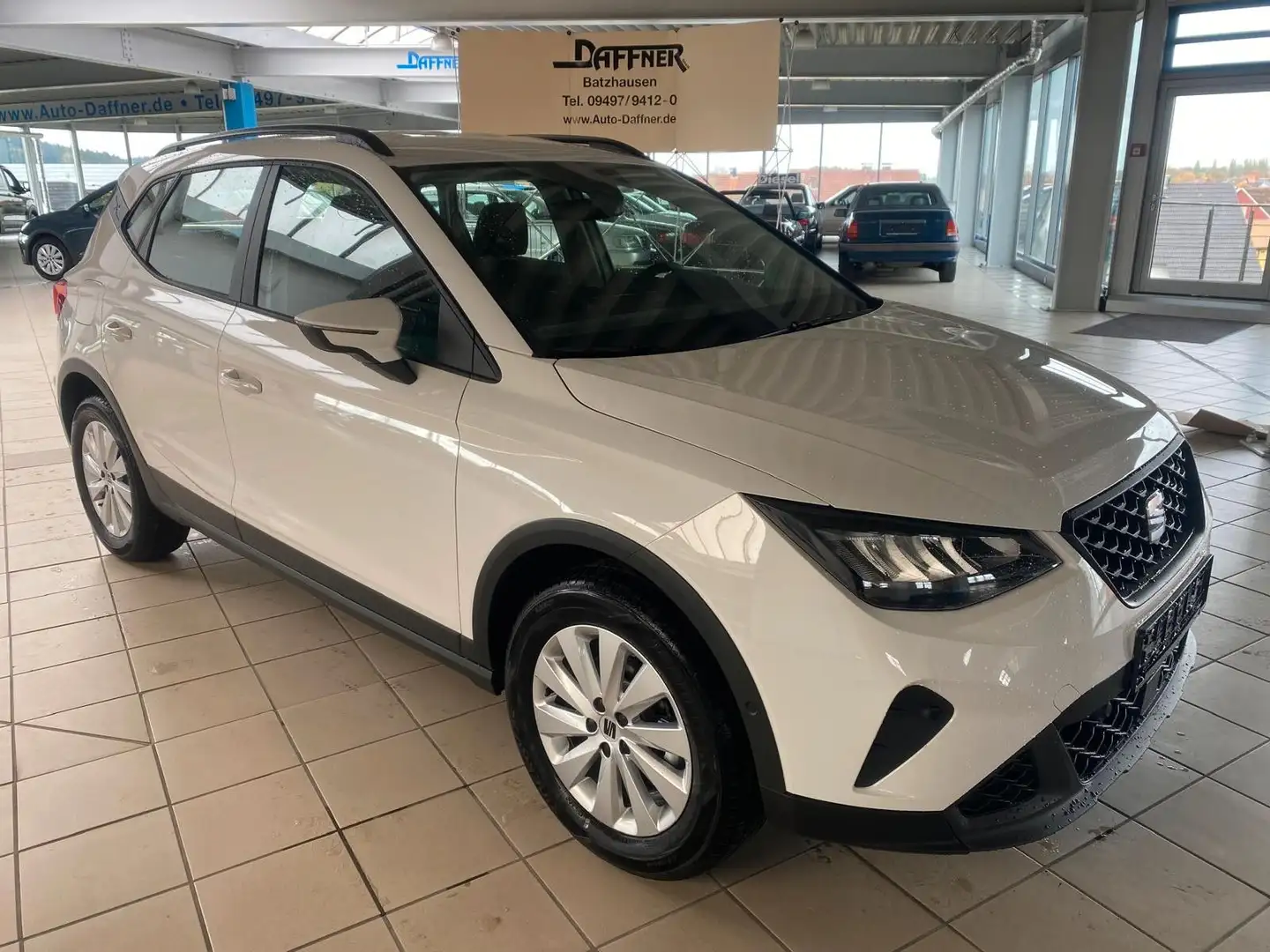 SEAT Arona TSi Style/AHK/KAMERA/DAB/SZHZG/PDC Weiß - 1