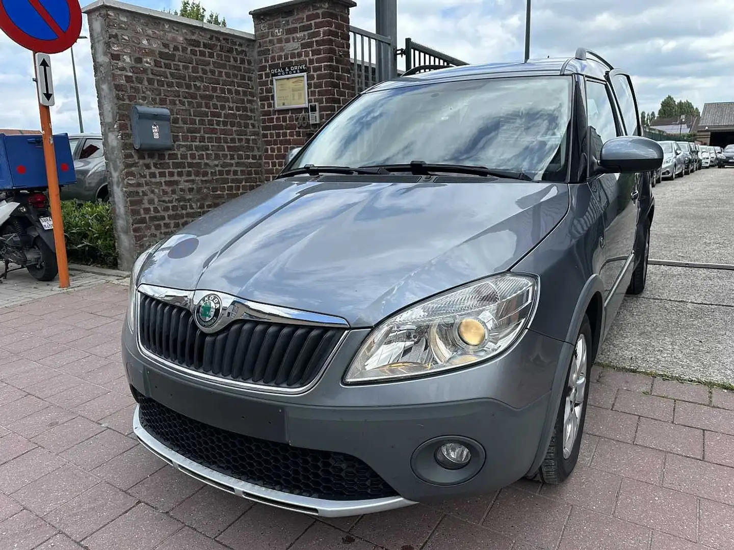 Skoda Roomster 1.2 I MET 100DKM HANDELAARS & EXPORT Grijs - 1