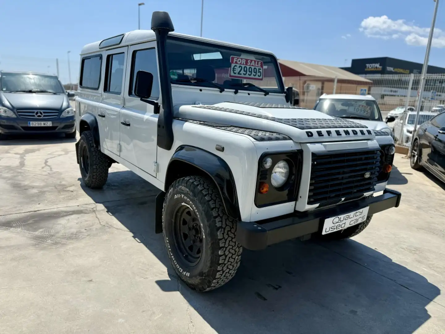 Land Rover Defender 110 SW E Bleu - 1
