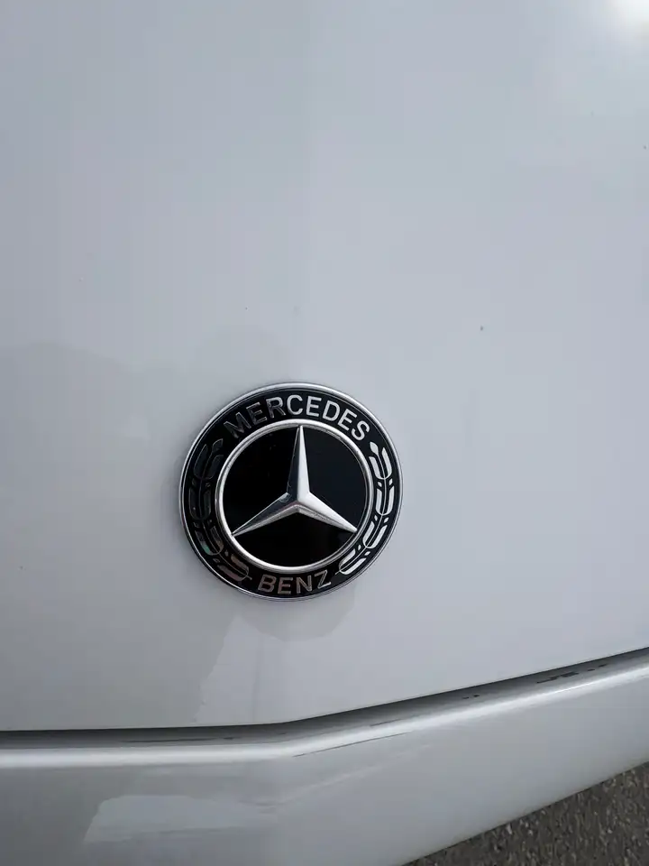 Mercedes-Benz C-Class снимка Mercedes-Benz C-Class