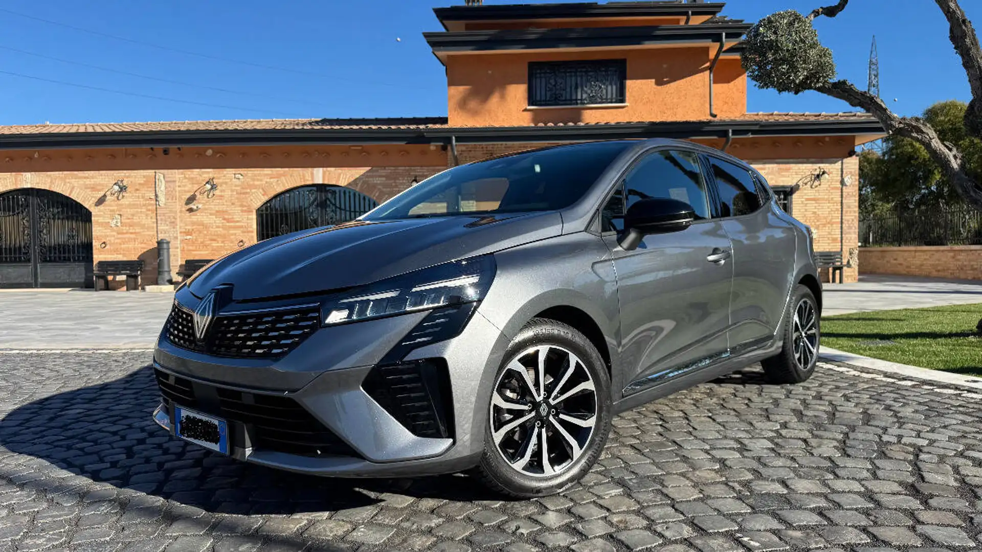 Renault Clio 1.0 tce Techno 90cv Grigio - 1