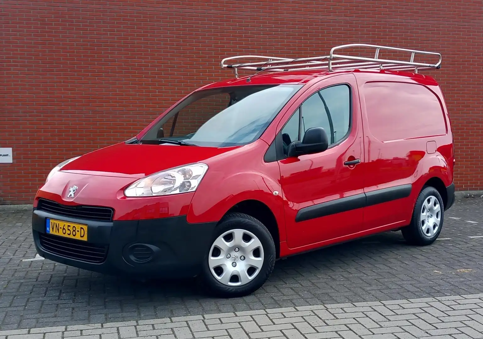 Peugeot Partner 120 L1 1.6 HDi 16V 75pk 2-zits XR Profit+ Rood - 1