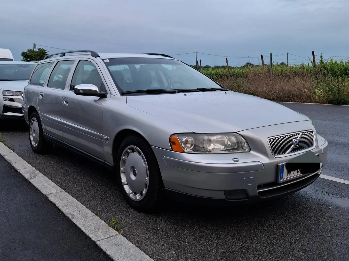 Volvo V70 V70 2,4D Aut. Silber - 1