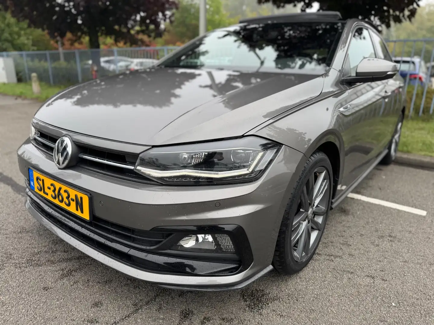 Volkswagen Polo 1.0 TSI Highline DSG R Line Panorama Camera Led Vi Grijs - 2