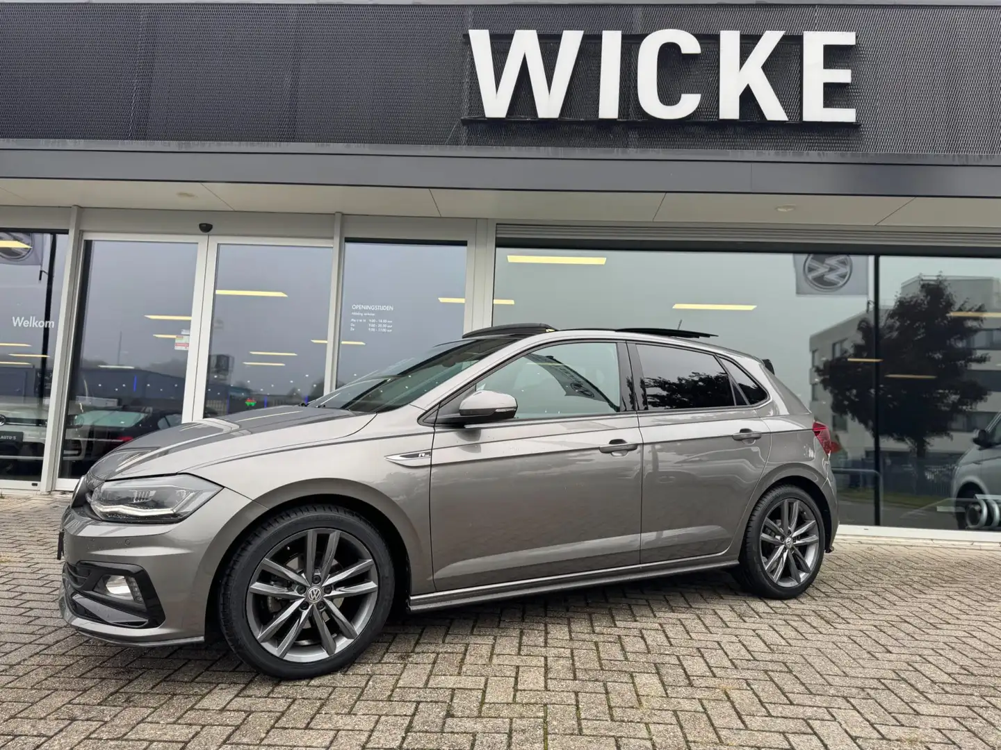 Volkswagen Polo 1.0 TSI Highline DSG R Line Panorama Camera Led Vi Grijs - 1