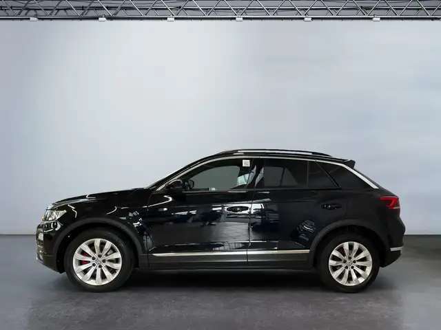 Volkswagen T-Roc view 3