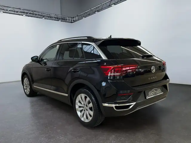 Volkswagen T-Roc view 4