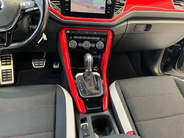 Volkswagen T-Roc view 9