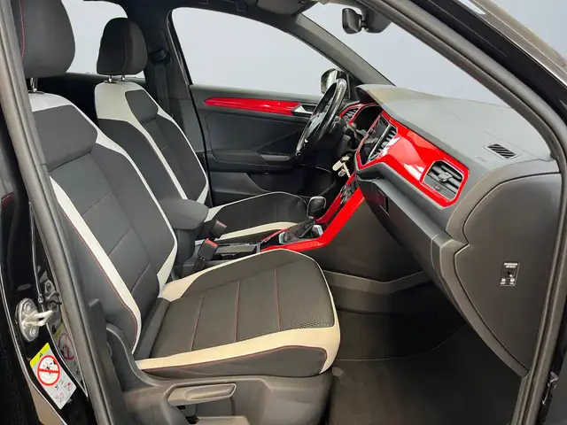 Volkswagen T-Roc view 10