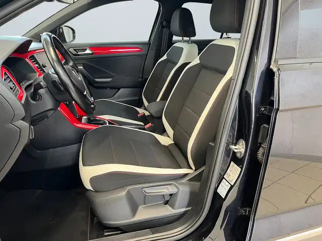 Volkswagen T-Roc view 7