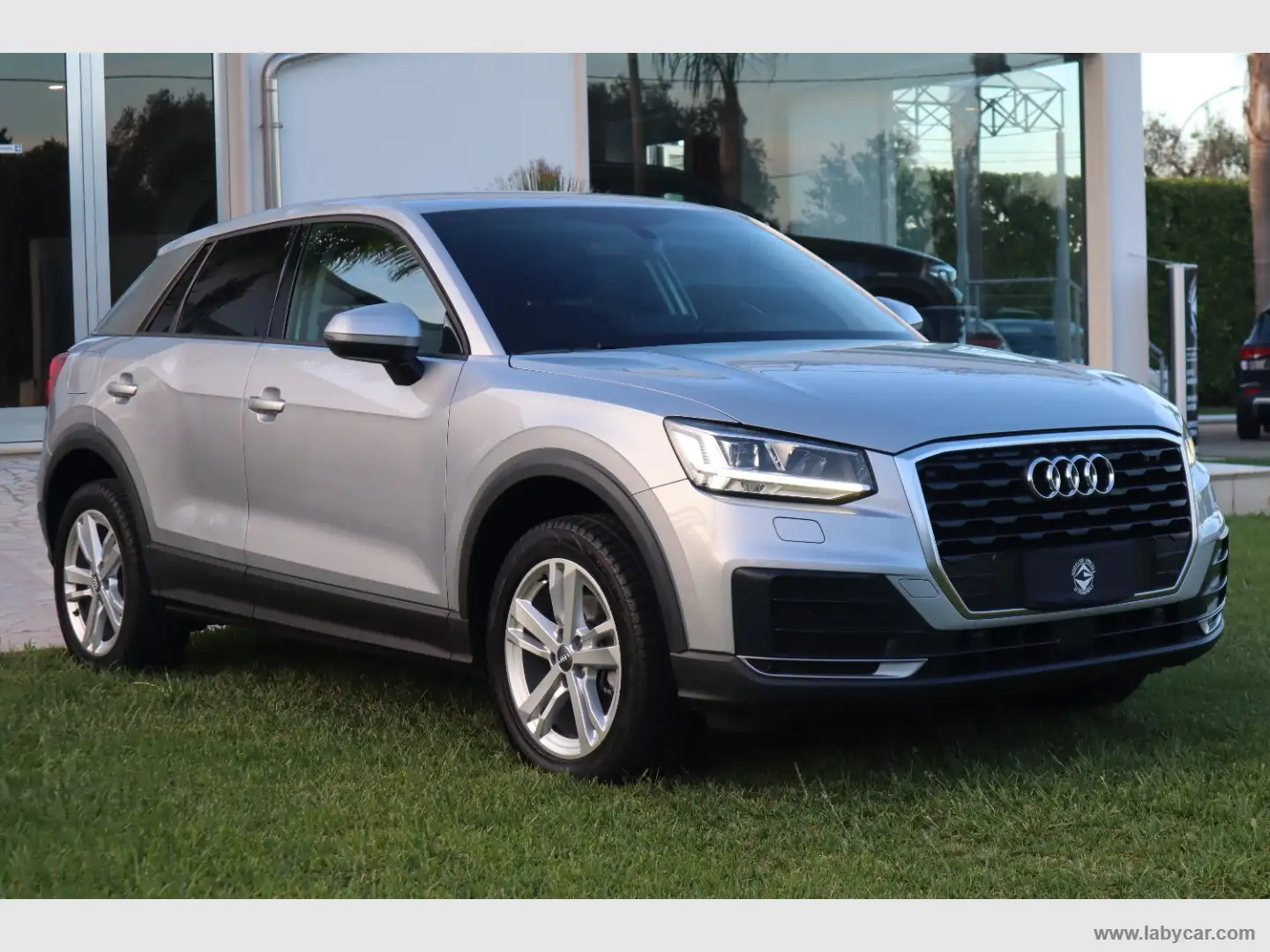 Audi Q2 30 TDI S tronic Business Design Gris - 1