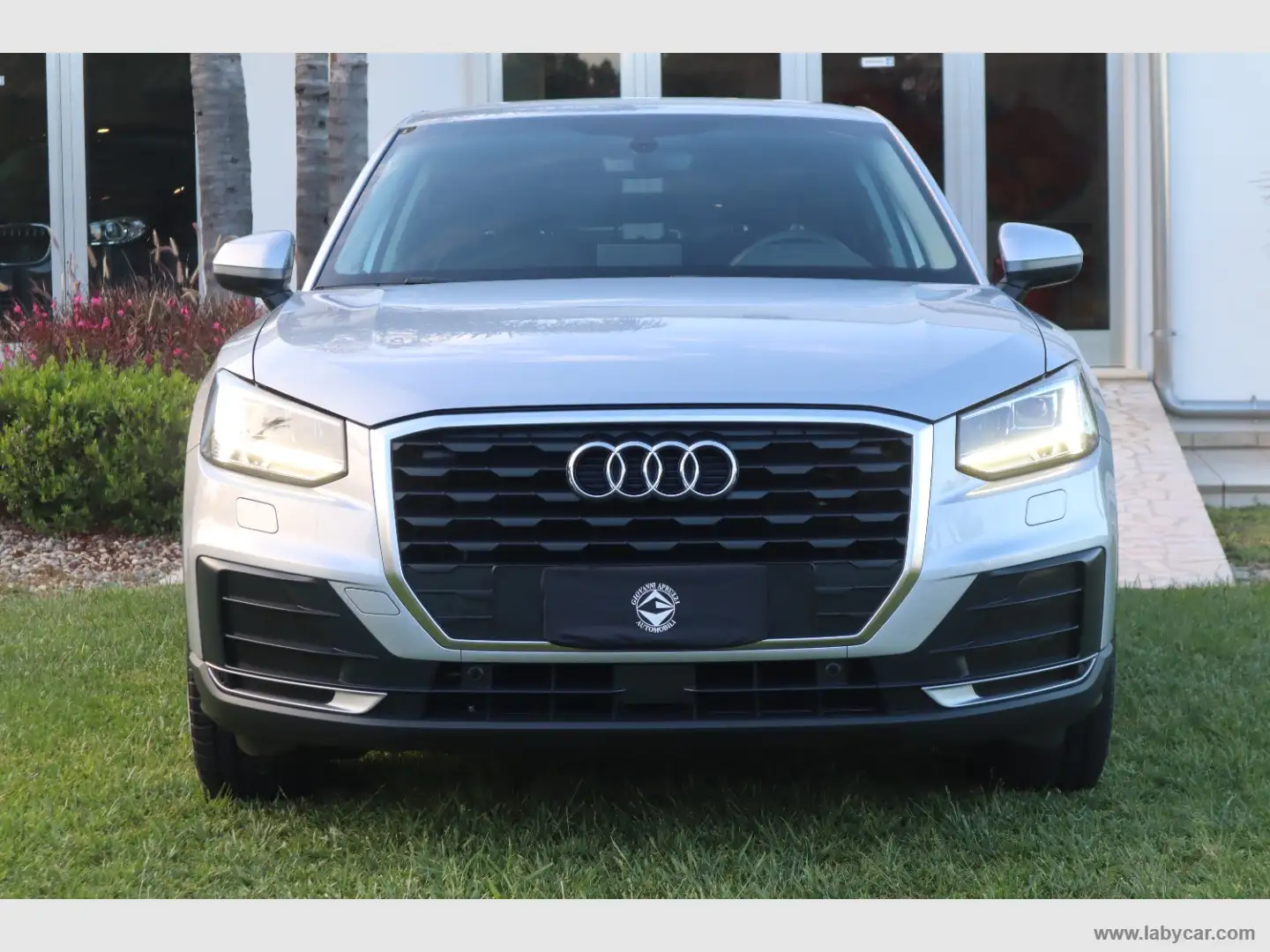 Audi Q2 30 TDI S tronic Business Design Gris - 2