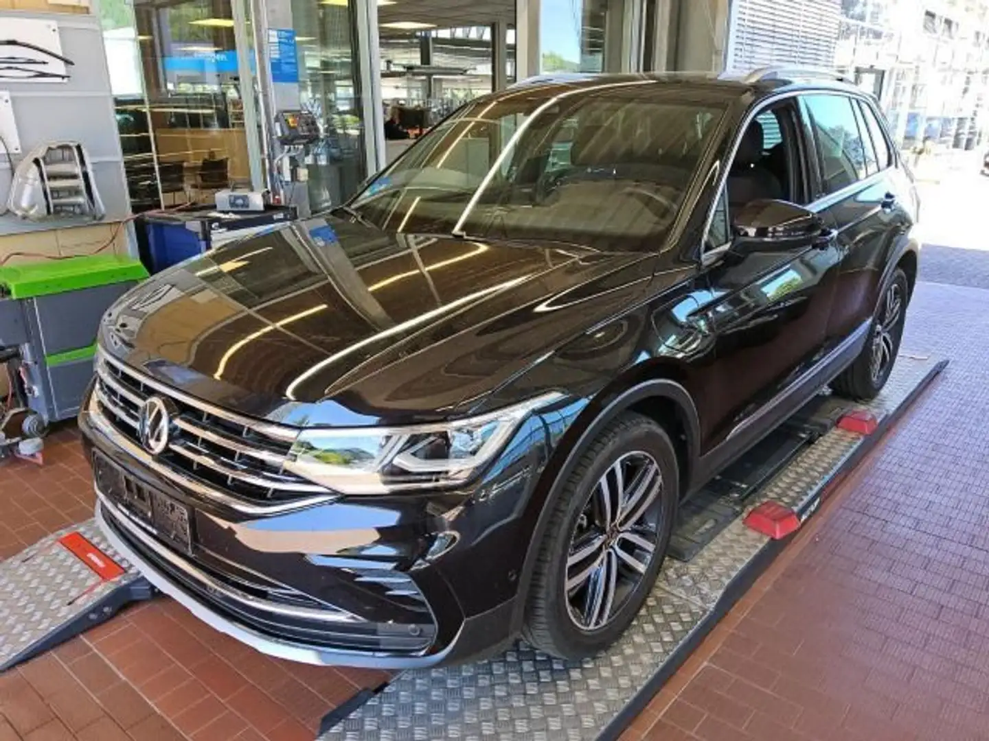 Volkswagen Tiguan 1.4 eHybrid ELEGANCE IQ.LIGHT LEDER AHK Schwarz - 2