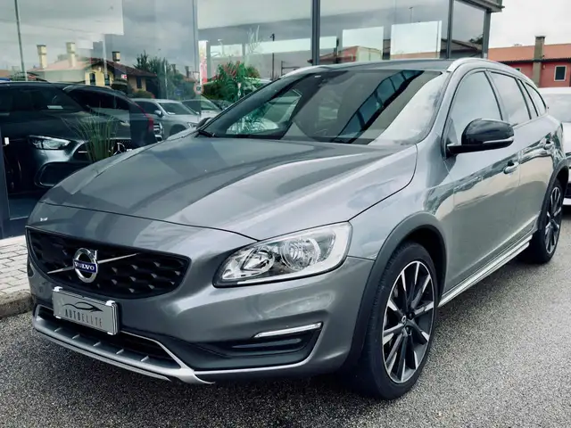 Volvo V60 Cross Country D3 Geartronic Momentum BLACK EDITION Gancio Traino