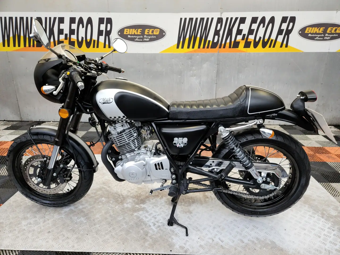 Mash Café Racer Negro - 2