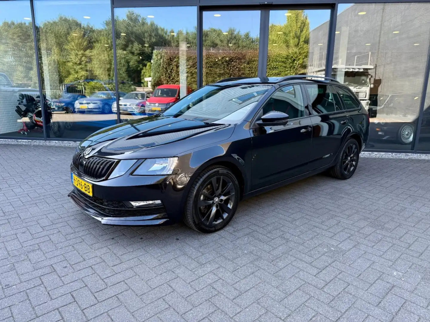 Skoda Octavia Combi 1.5 TSI Sportline,Pano,Schaalstoel,Navi,Clim Schwarz - 1