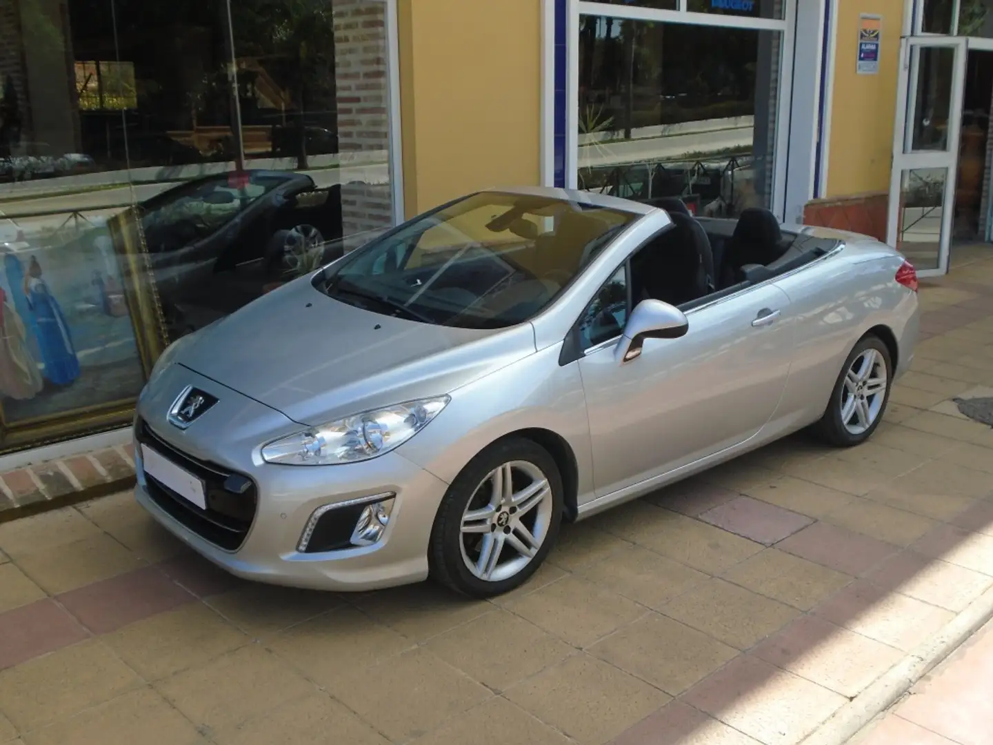 Peugeot 308 Descapotable Automático de 2 Puertas Plateado - 1