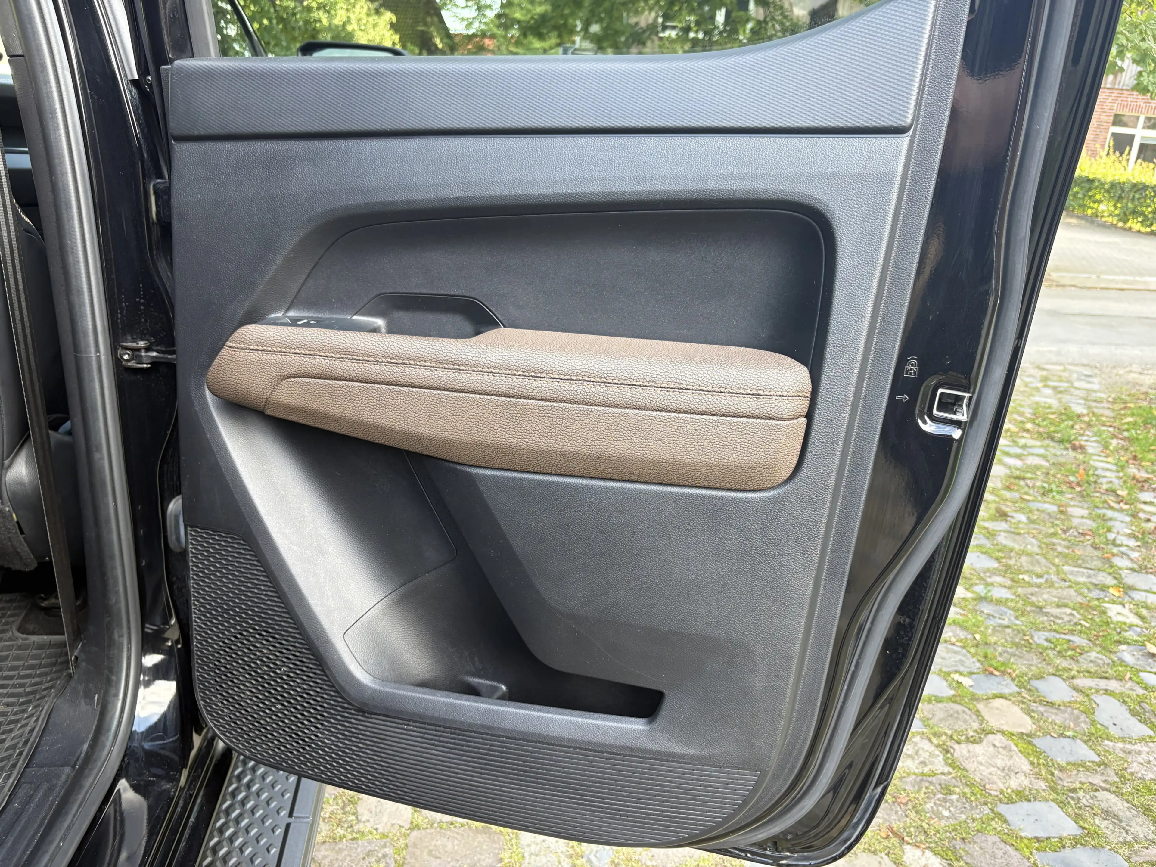 Volkswagen Amarok 3.0 TDI PanAmericana 4M LEDER Hardtop — photo 13