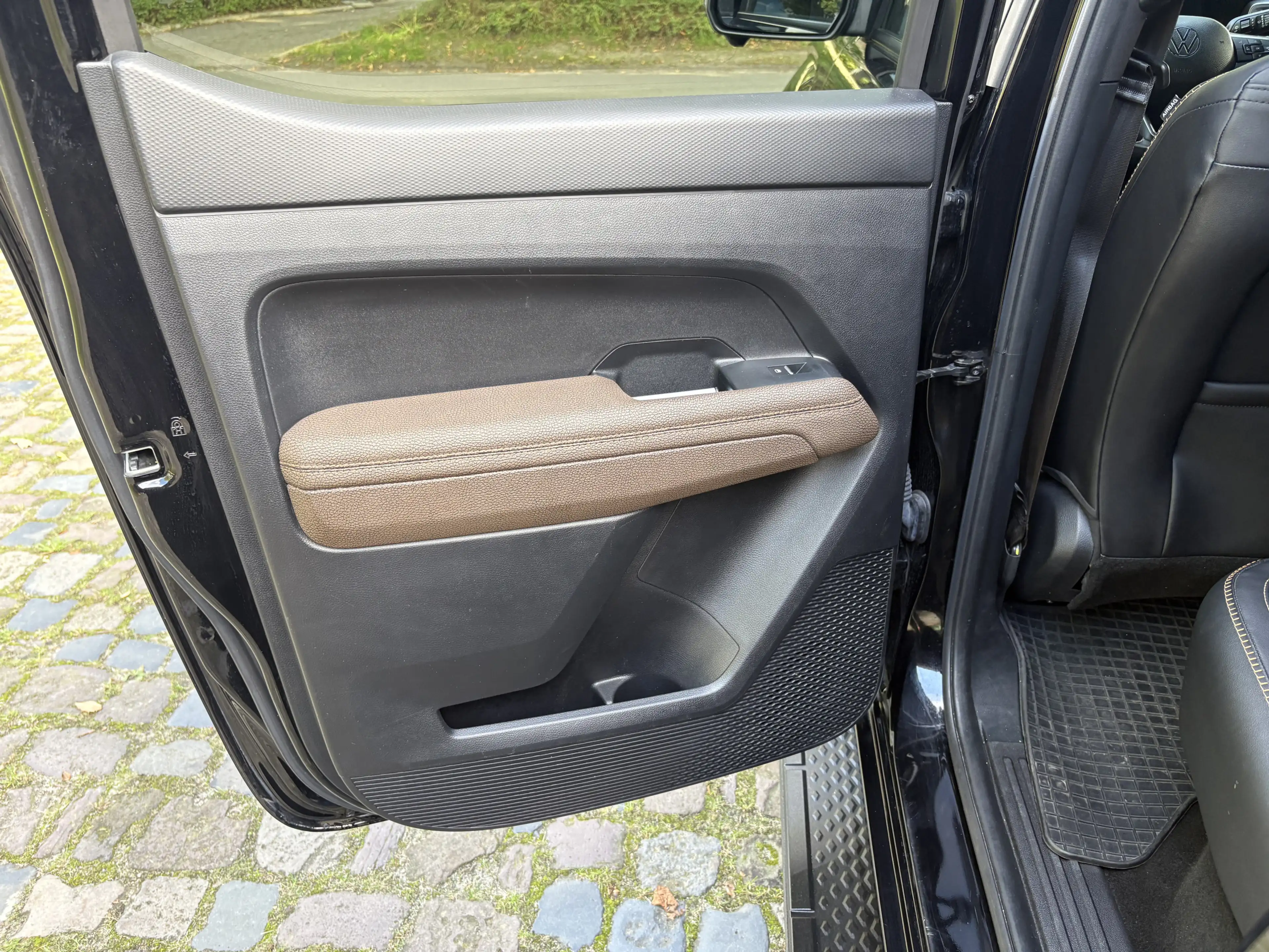 Volkswagen Amarok 3.0 TDI PanAmericana 4M LEDER Hardtop — photo 10