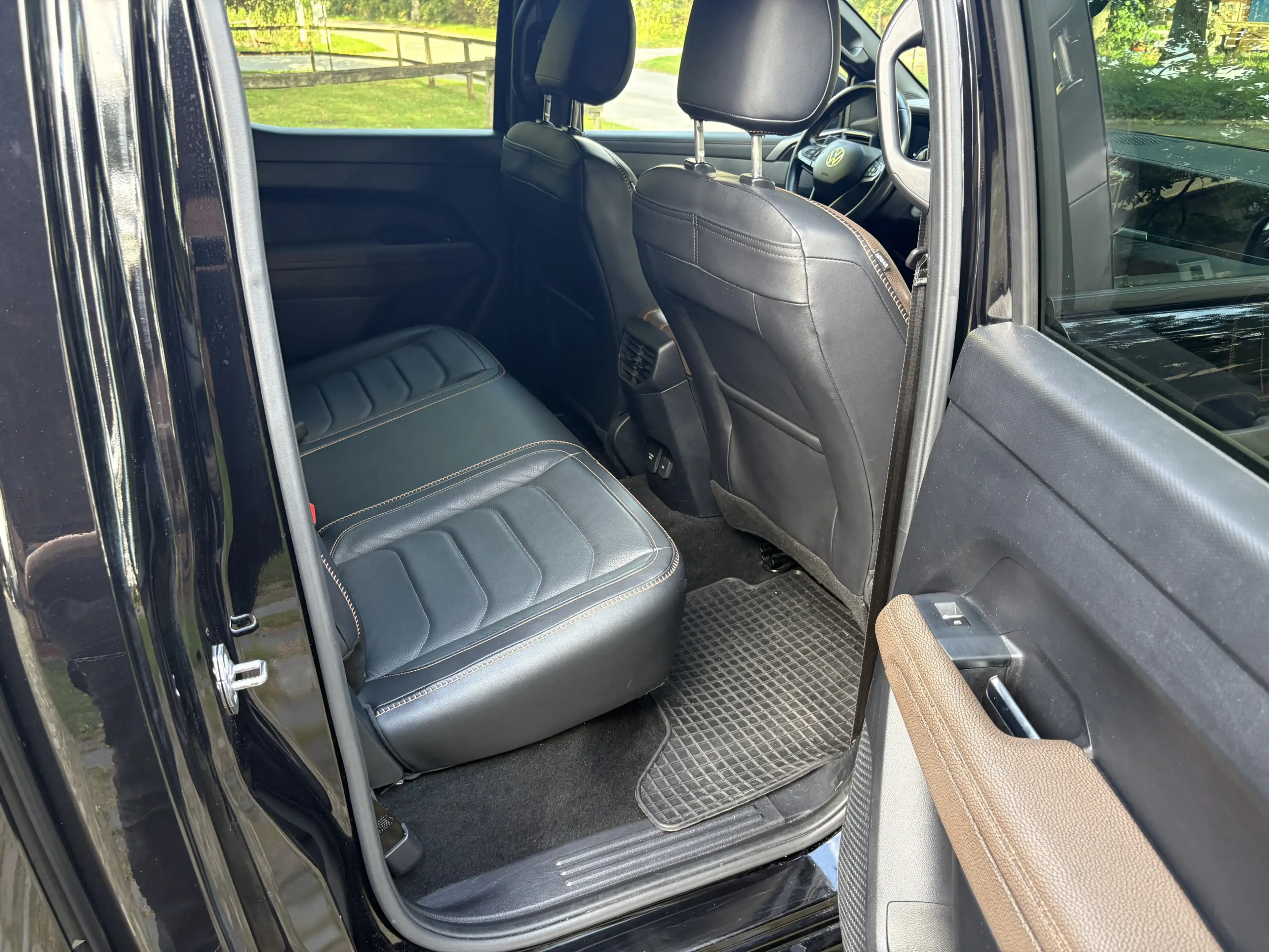 Volkswagen Amarok 3.0 TDI PanAmericana 4M LEDER Hardtop — photo 12