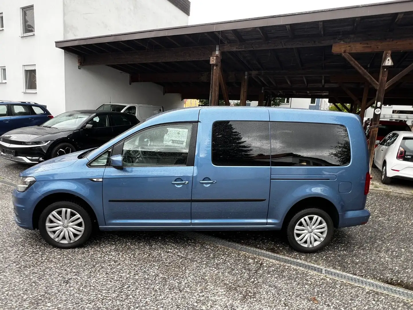 Volkswagen Caddy Maxi TSI DSG 1.Hd unffrei SH KD+§neu Blau - 2