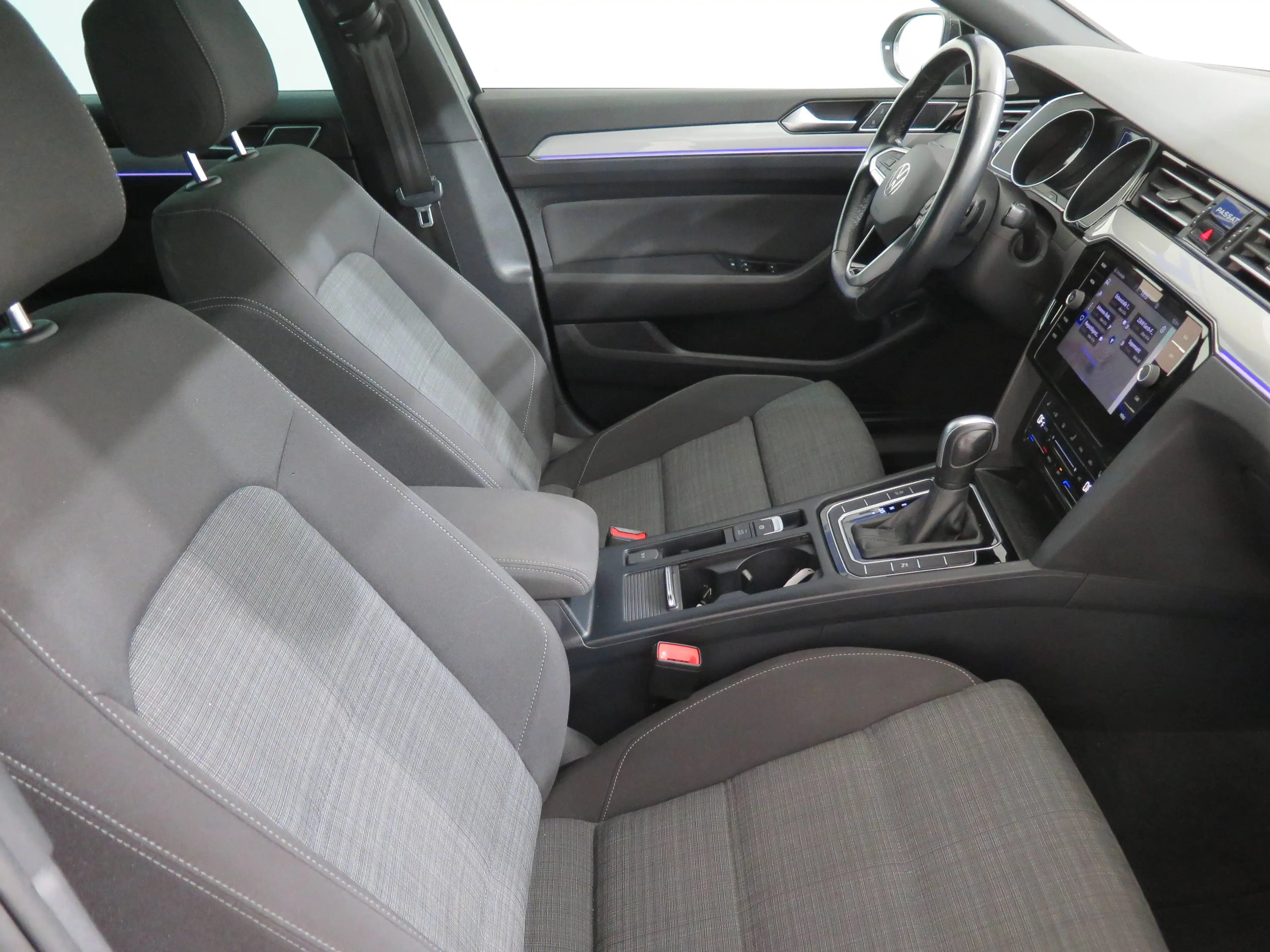 Volkswagen Passat Variant Business, LED, Navi, AHK, ACC, RFK, App — photo 10
