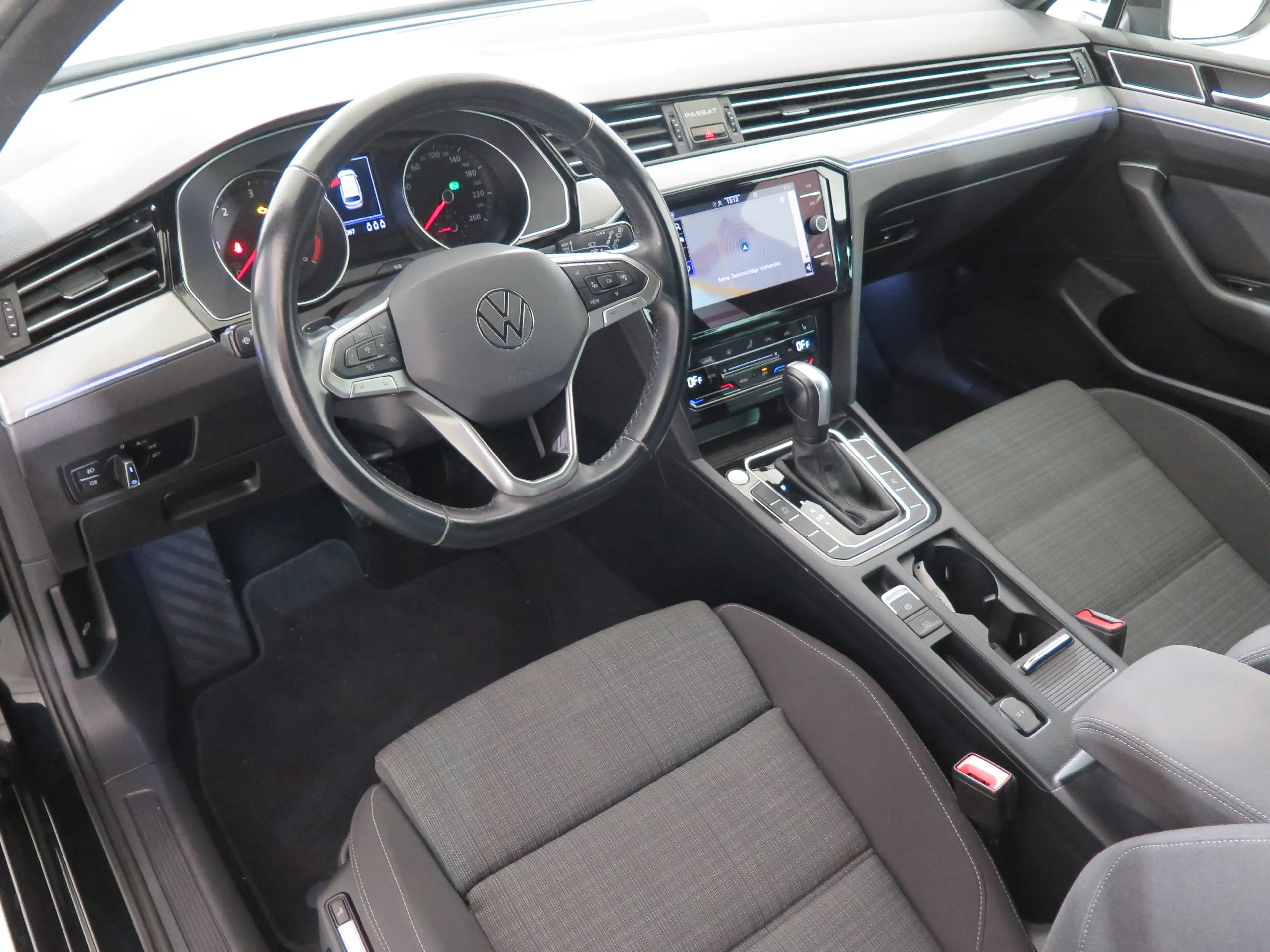 Volkswagen Passat Variant Business, LED, Navi, AHK, ACC, RFK, App — photo 6