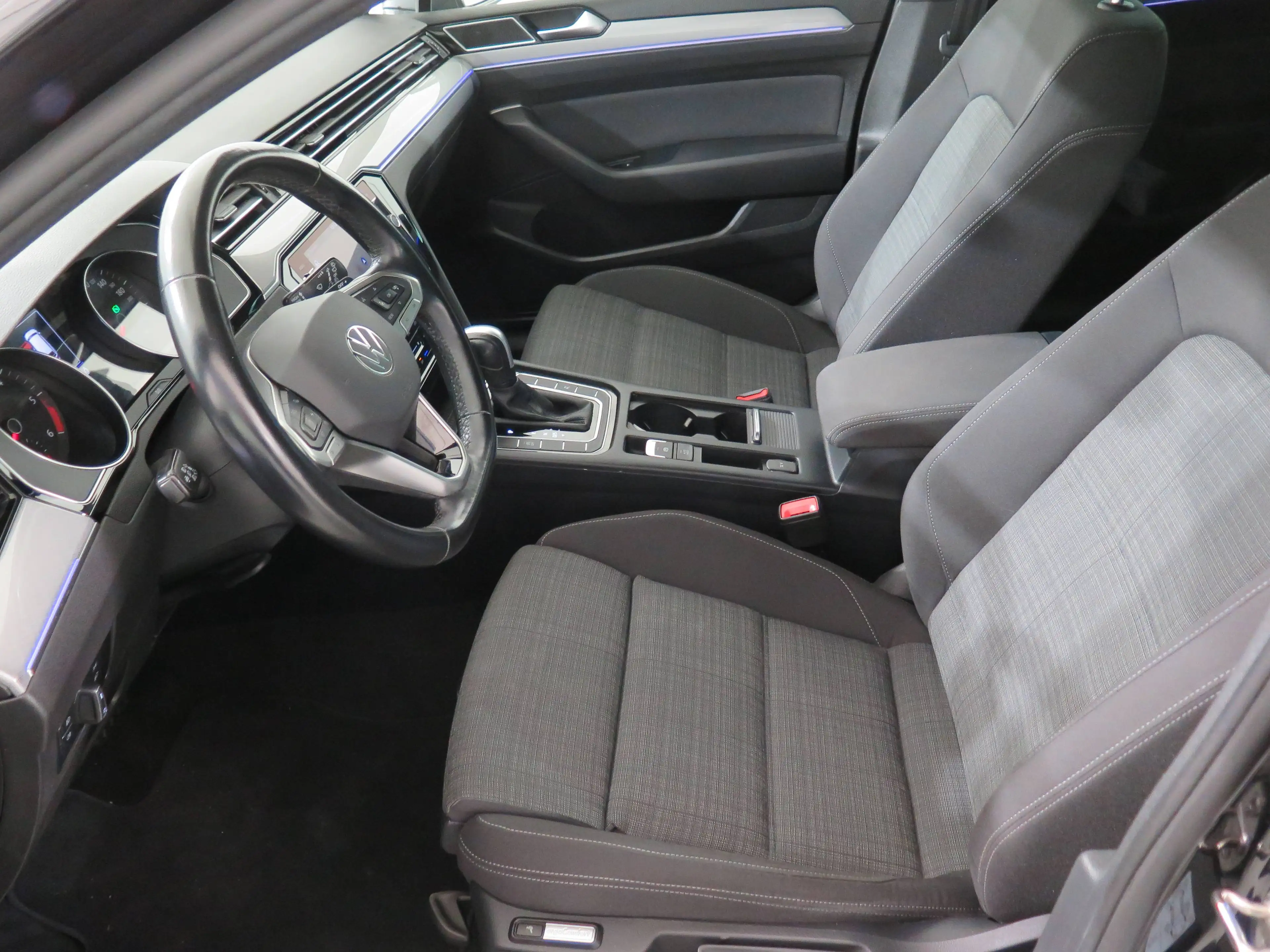 Volkswagen Passat Variant Business, LED, Navi, AHK, ACC, RFK, App — photo 7