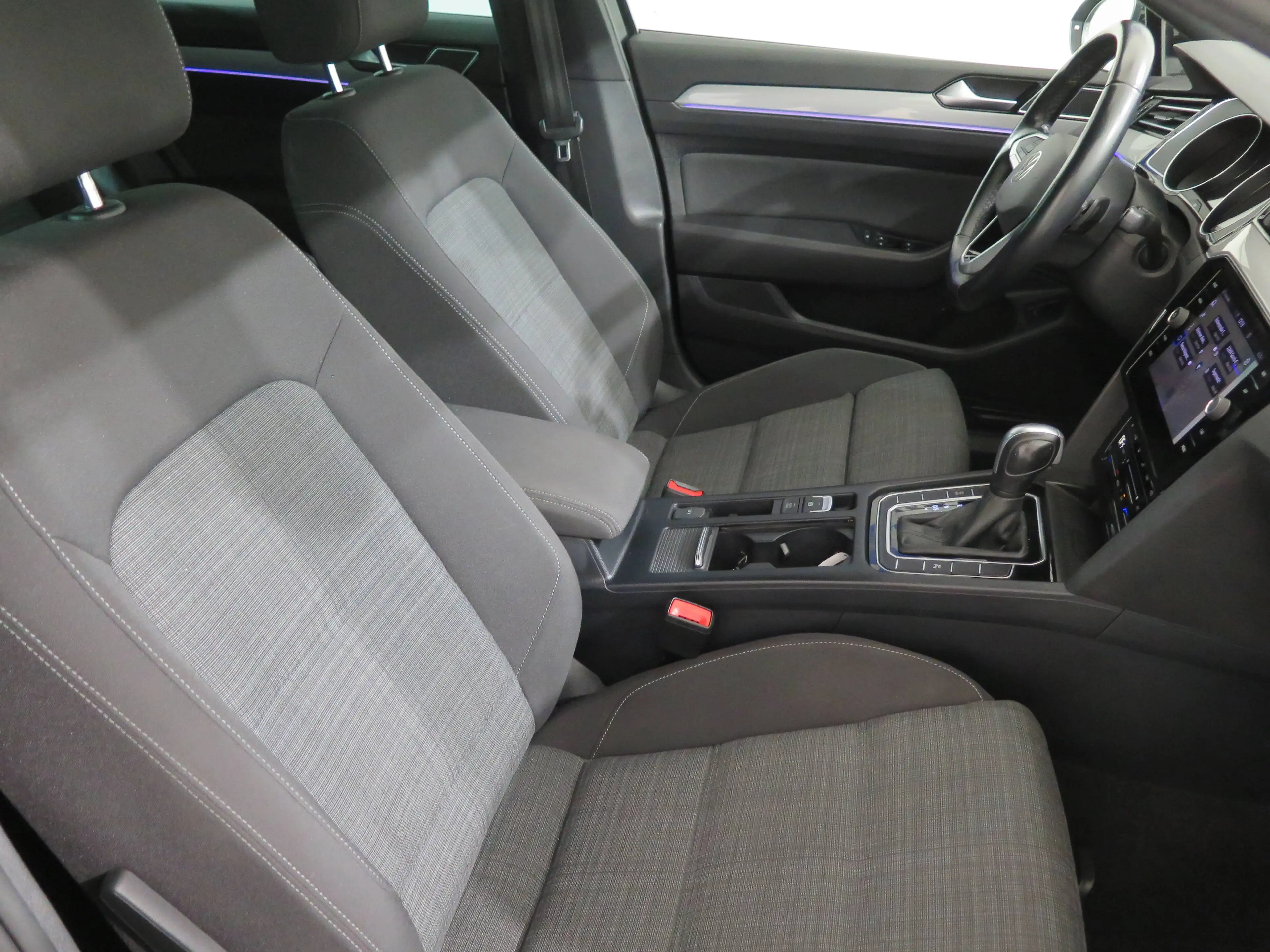 Volkswagen Passat Variant Business, LED, Navi, AHK, ACC, RFK, App — photo 11