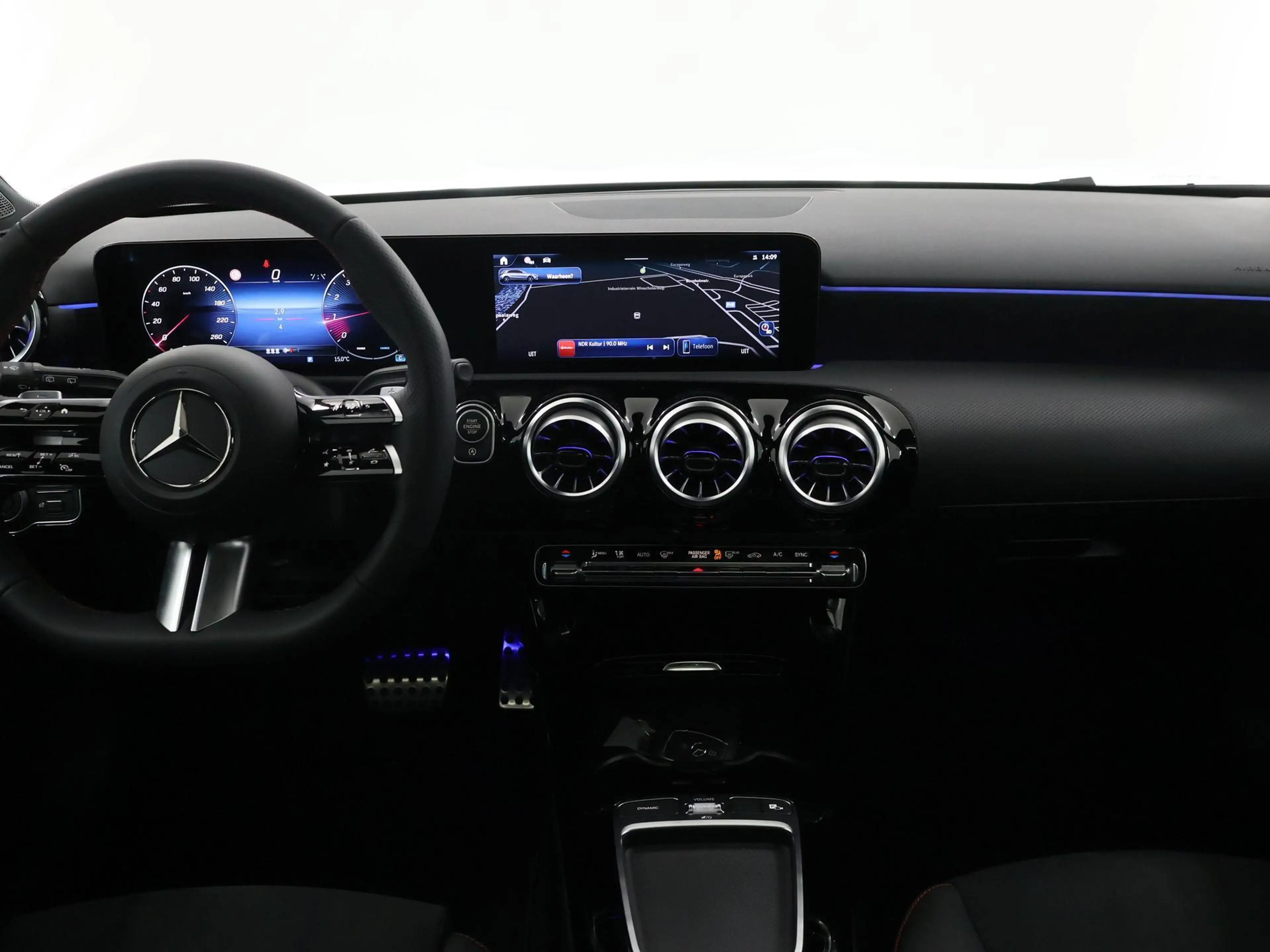 Mercedes-Benz A 180 Star Edition AMG Line | Night | Panoramadak | Sfee — photo 8