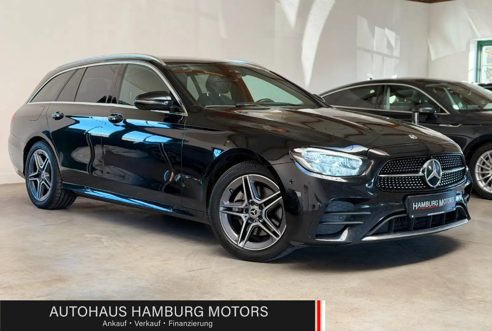 Mercedes-Benz E 220 d T 4Matic 9G-TRONIC AMG Line AHK/1.HAND Schwarz - 1