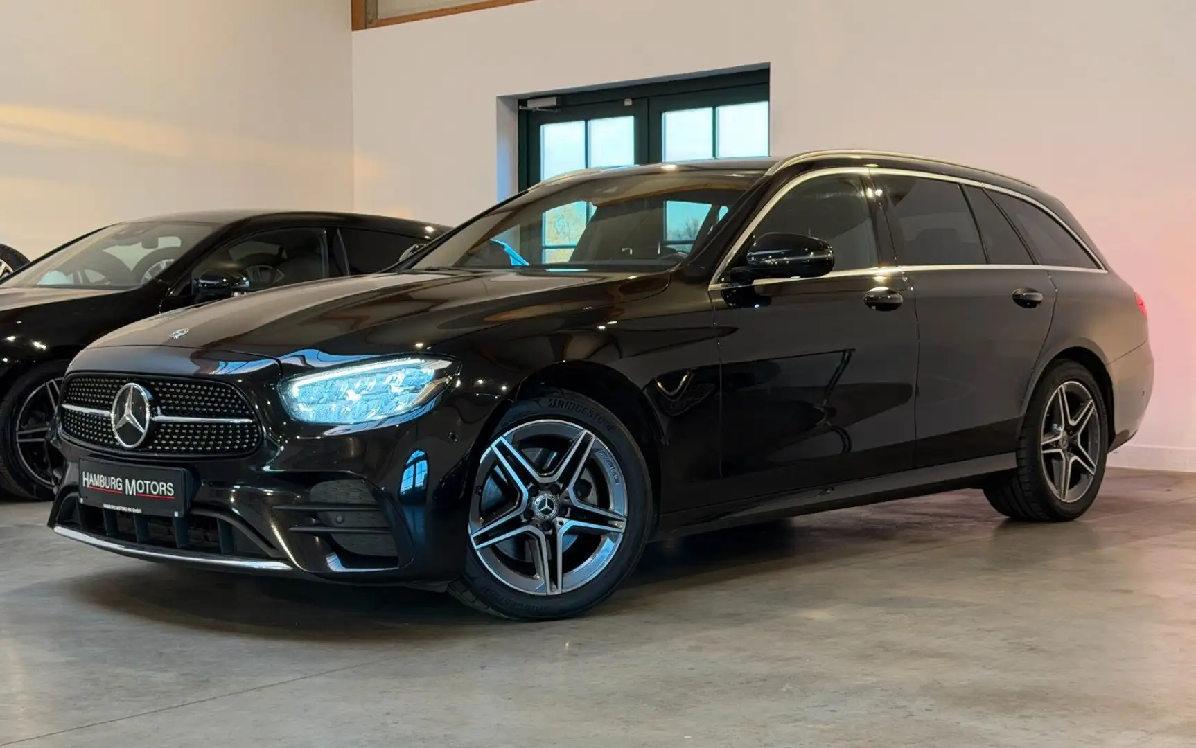 Mercedes-Benz E 220 d T 4Matic 9G-TRONIC AMG Line AHK/1.HAND Schwarz - 2