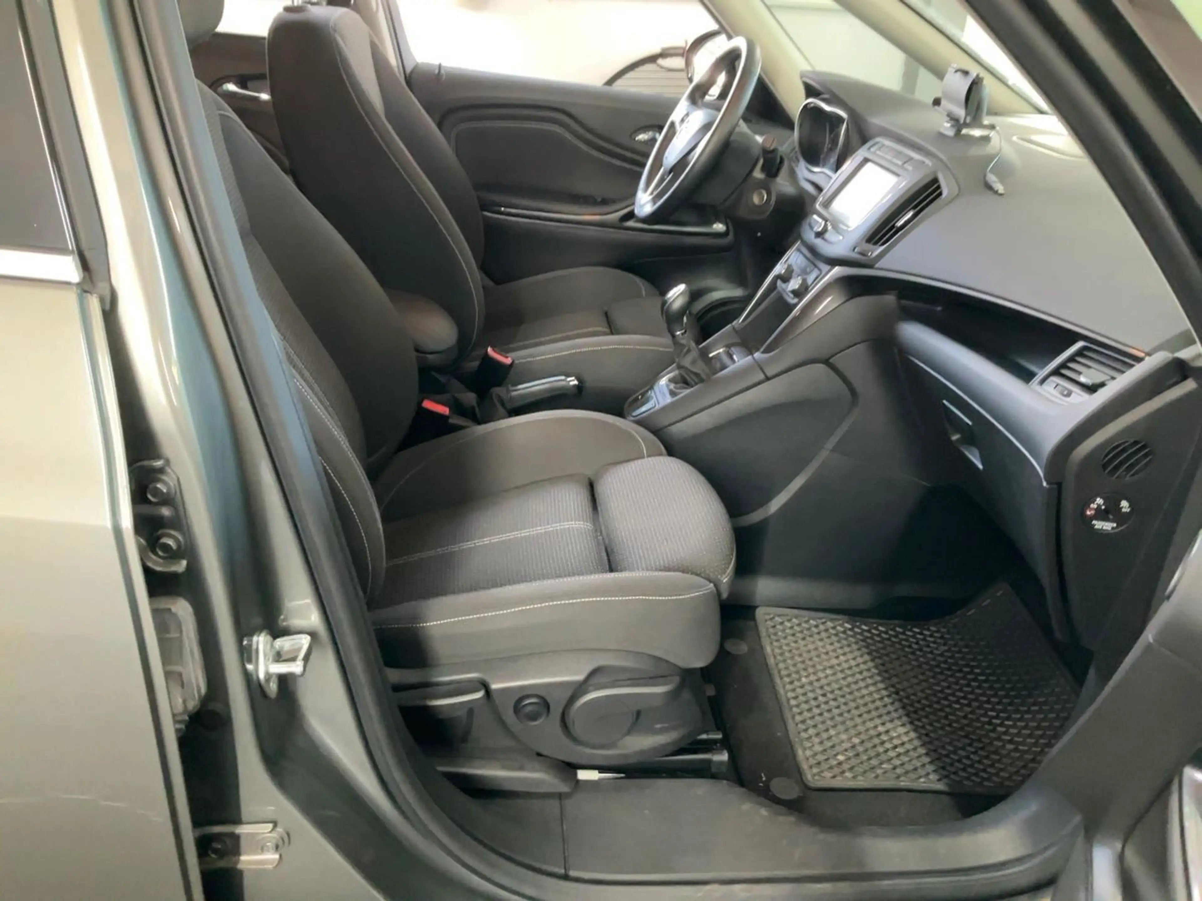 Opel Zafira 1.6 Turbo CNG Business Innovation — photo 5
