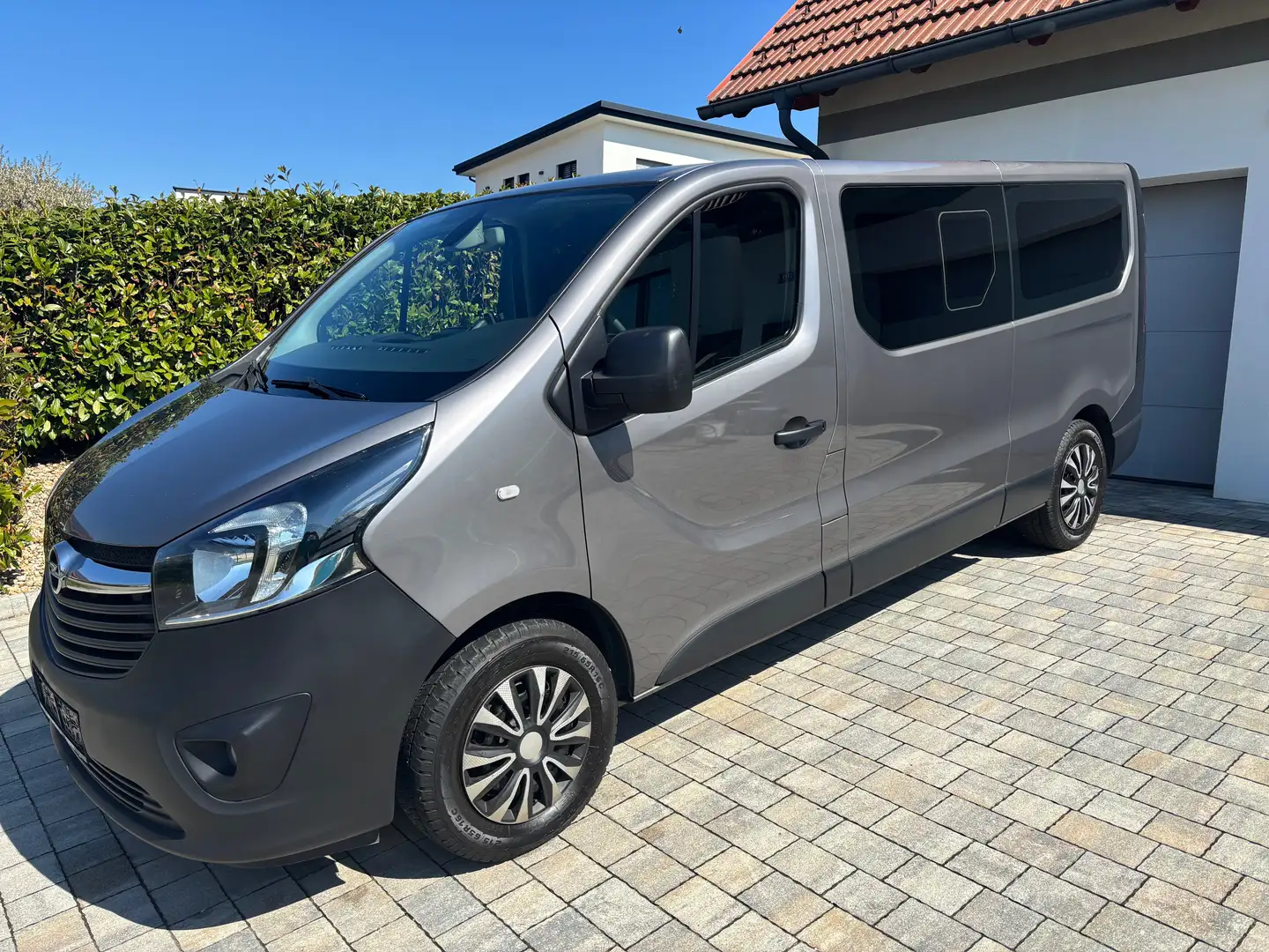 Opel Vivaro Vivaro Combi L2H1 1,6 BiTurbo CDTI ecoflex 2,9t St Grau - 1