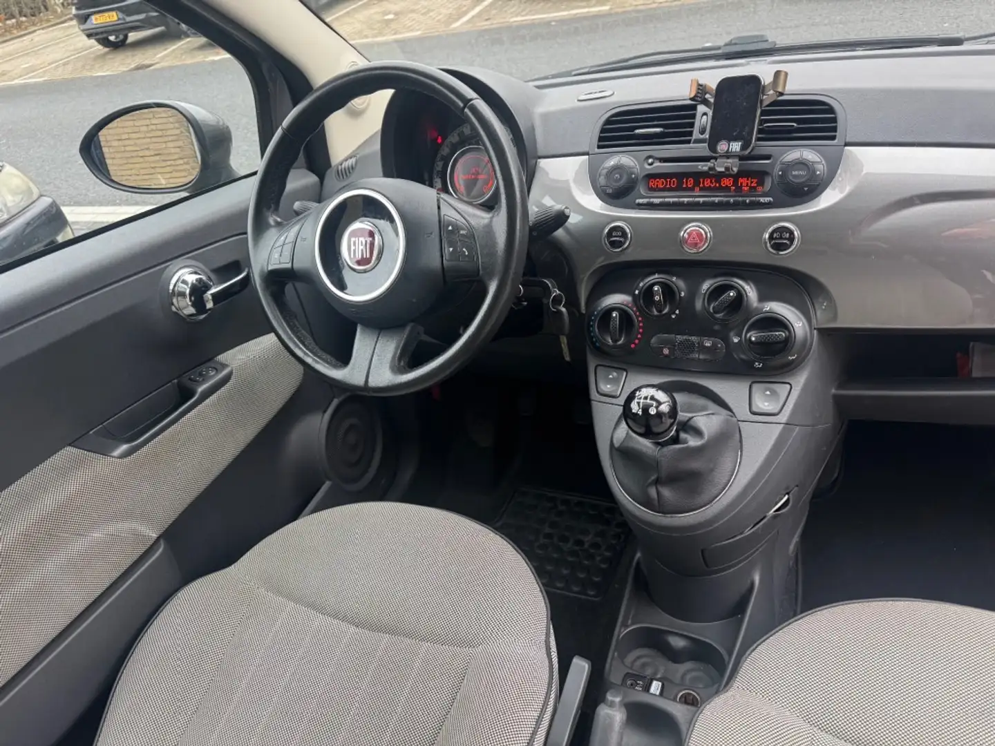 Fiat 500 0.9 TwinAir Lounge PANO AIRCO LMV 2DE EIG NL-AUTO Grau - 2