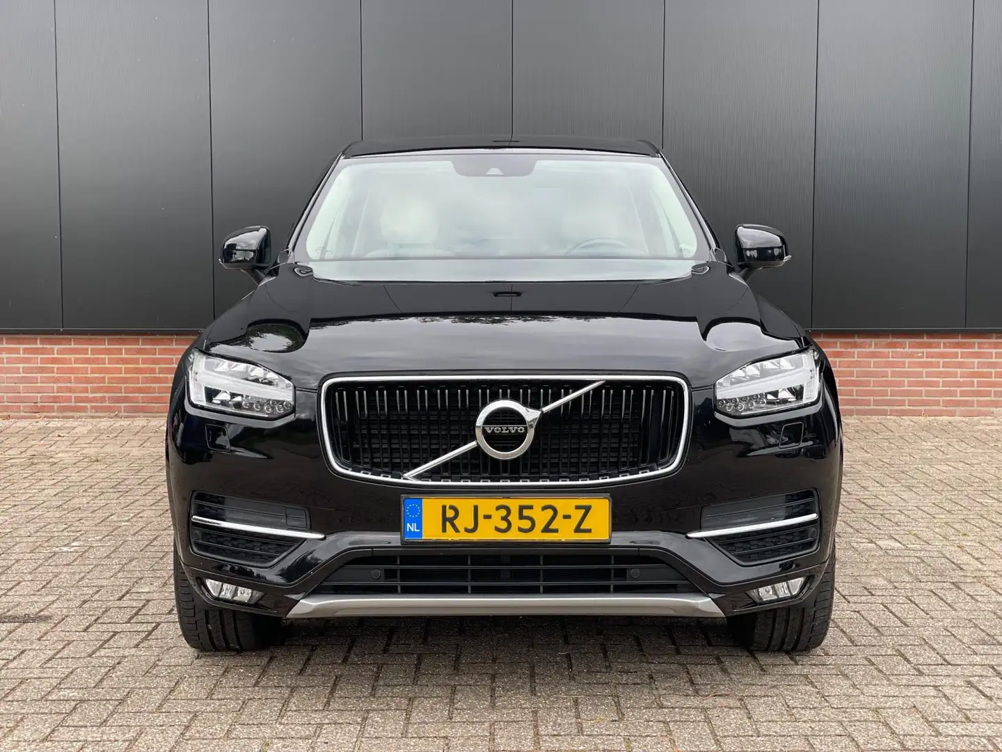 Volvo XC90 2.0 D5 AWD Inscription Zwart - 2