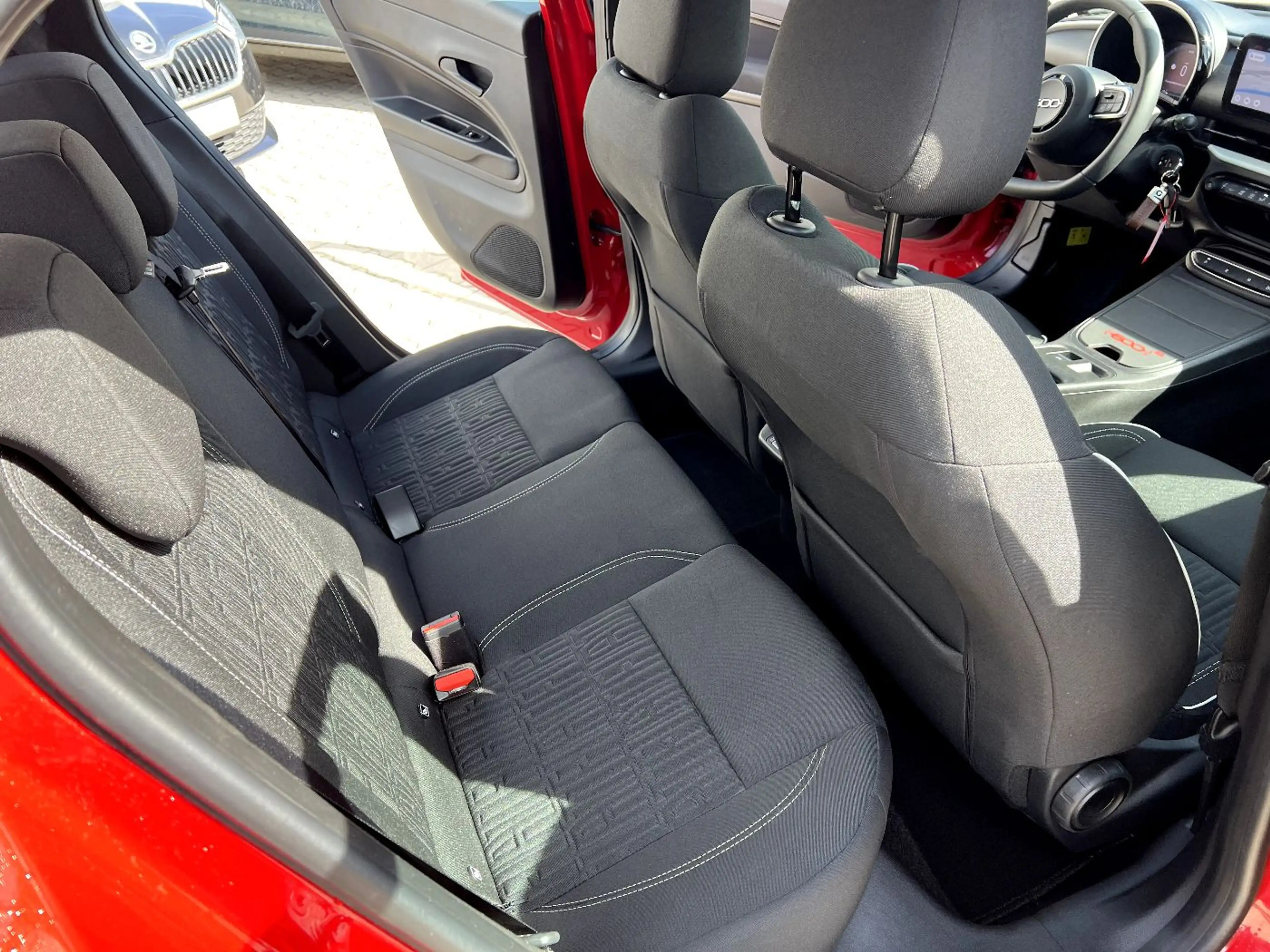 Fiat 600 1.2 Hybrid *LED Navi AHK Sitzh. ACC DAB PDC* — photo 15