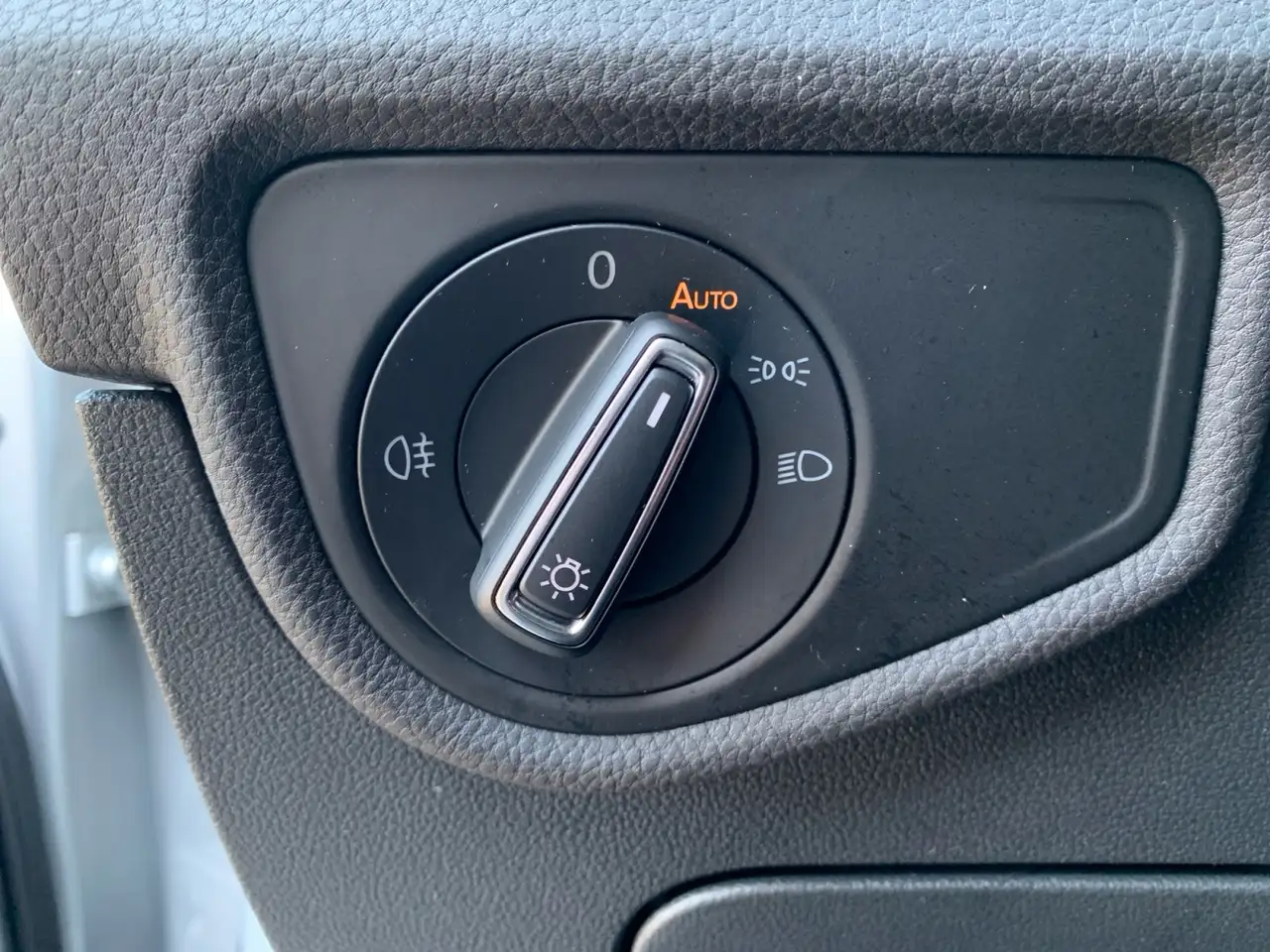 Volkswagen Touran Comfortline 2.0 TDI 3,99% STANDHEIZ NAV APP LED A 21