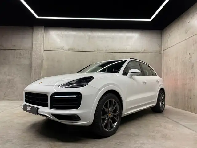 Porsche Cayenne view 4