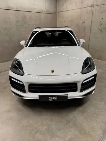 Porsche Cayenne view 2