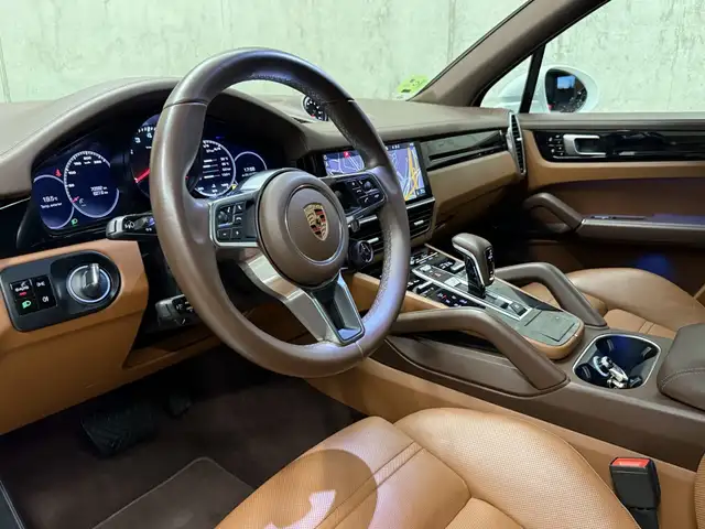 Porsche Cayenne view 11
