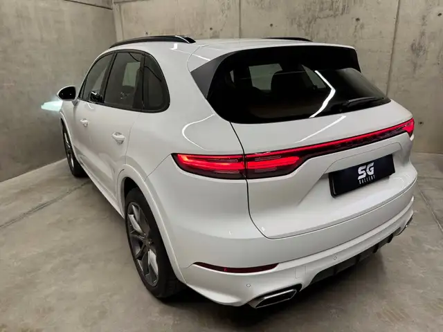 Porsche Cayenne view 6