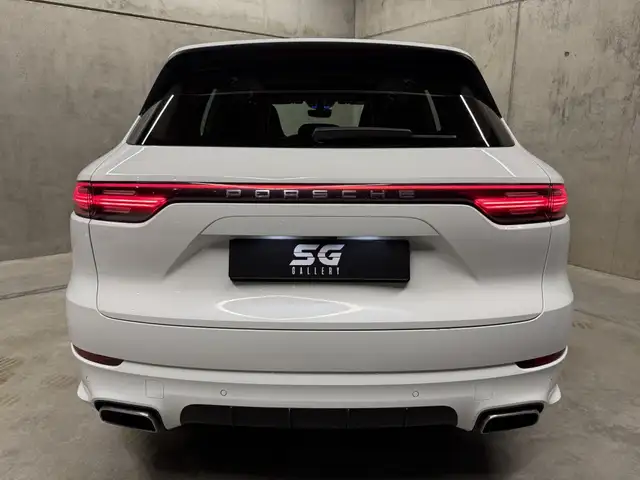 Porsche Cayenne view 9