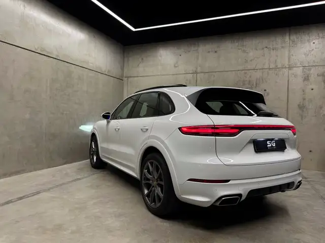 Porsche Cayenne view 5